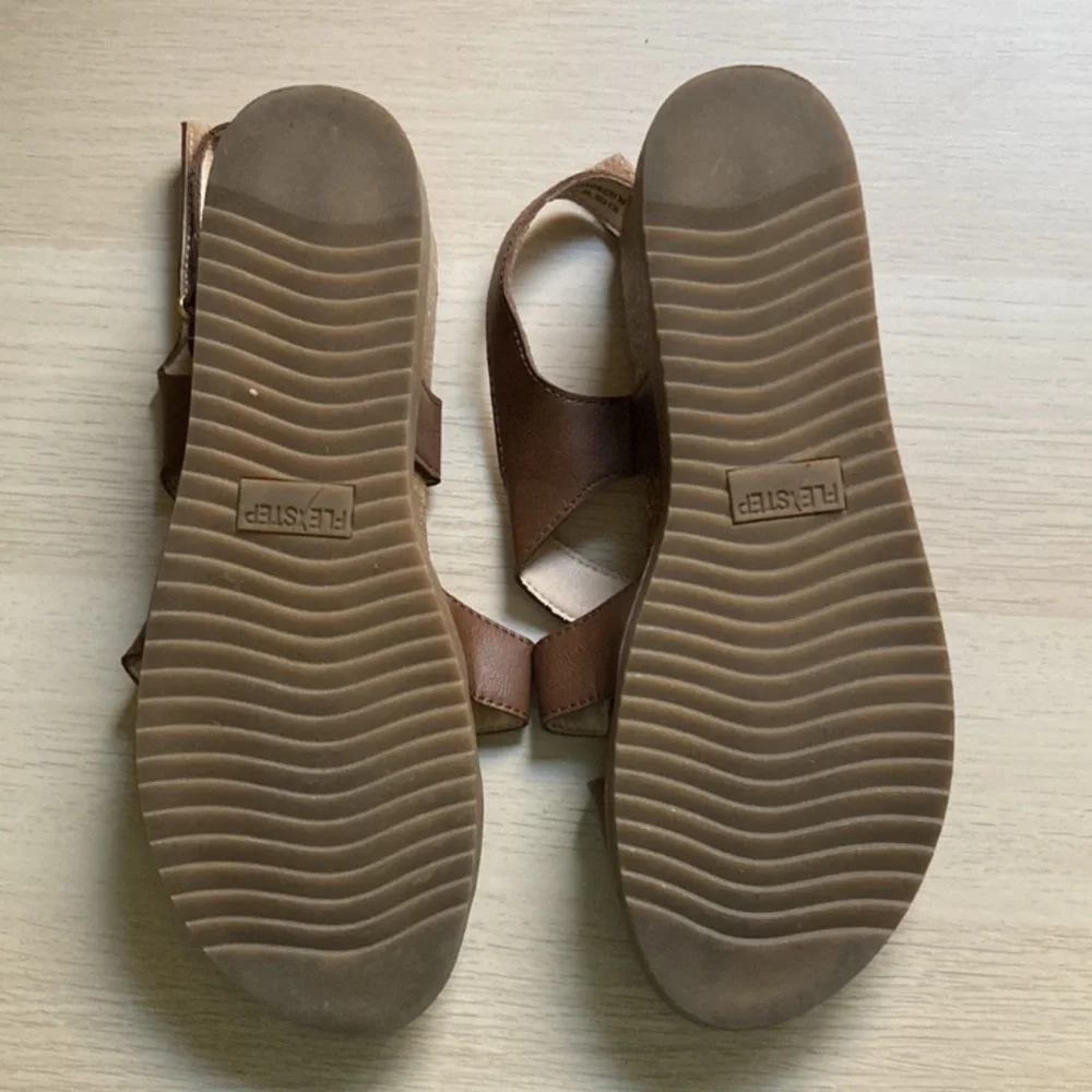 Flex Step Nila Sandal, Women's Size 10 Wide 10W Brown Velcro Slingback Sandals